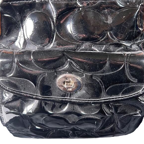 Coach Embossed C Patent Leather
Black Tote Bag Shoulder bag zip closure - Picture 3 of 9